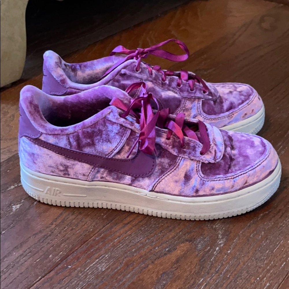 Nike velvet shoes